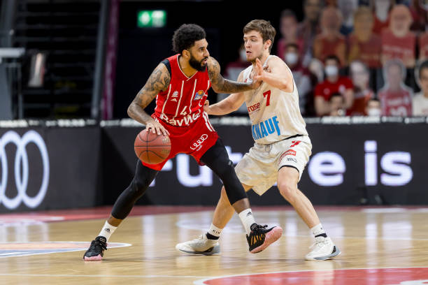 张帅以其出 张帅以其出