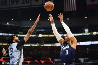 他在中路拿 他在中路拿